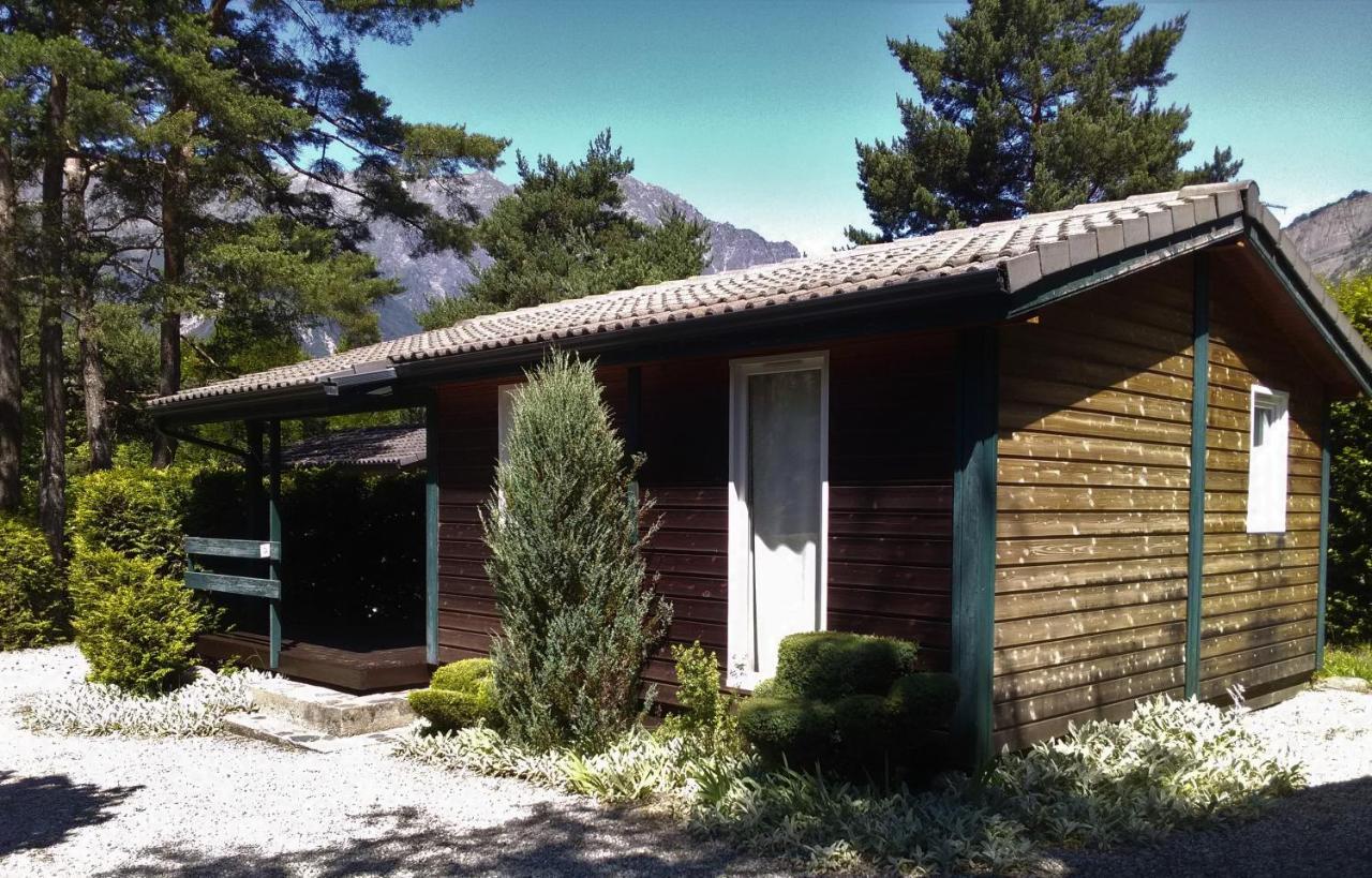 Villa Camping La Cascade Le Bourg-dʼOisans Exterior foto